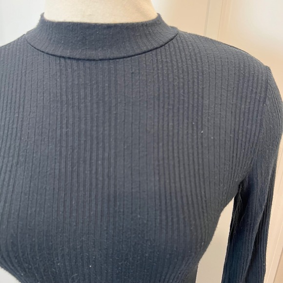 Black Ribbed Mock Neck Cutout Back Long Sleeve Romper‎ - Picture 2 of 7